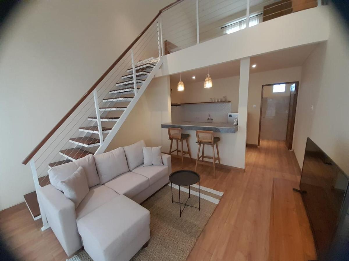 Lotus Lofts Seminyak Apartment Bagian luar foto