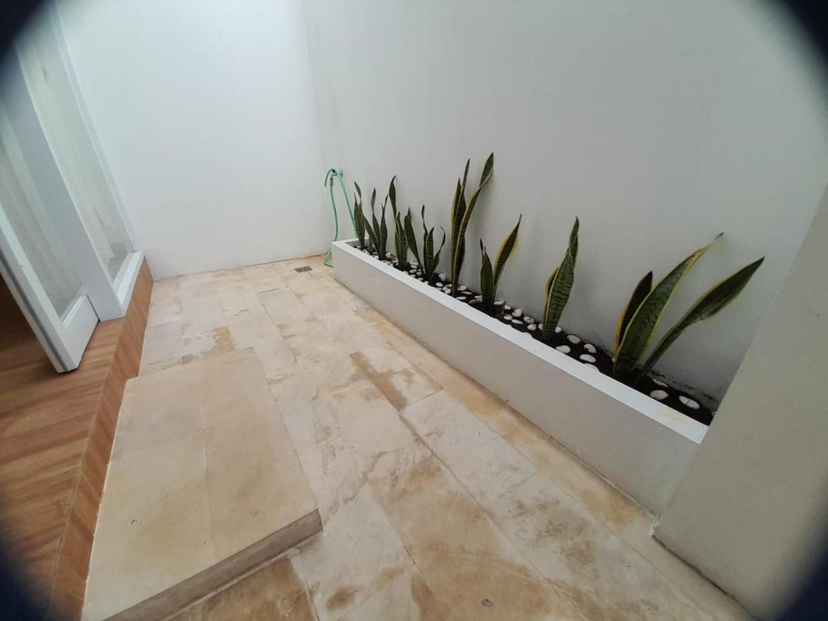 Lotus Lofts Seminyak Apartment Bagian luar foto